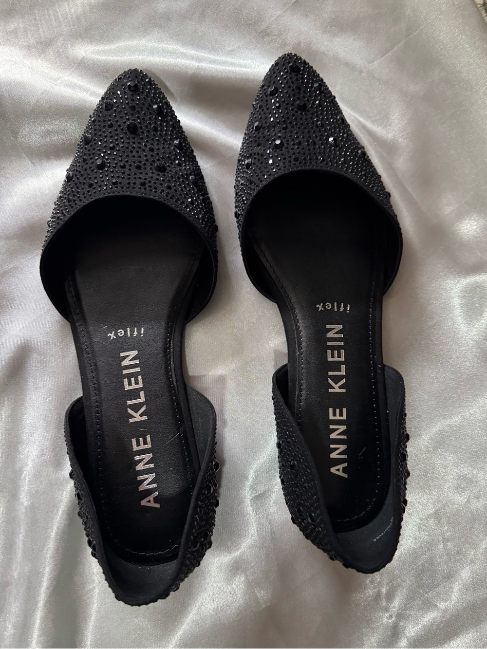 Anne Klein iflex Black Embellished Pointed-Toe Flats - 9M